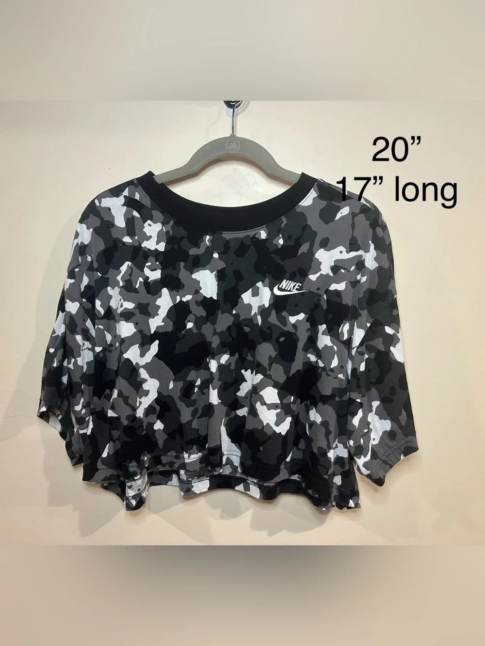 Nike cropped camo tshirt